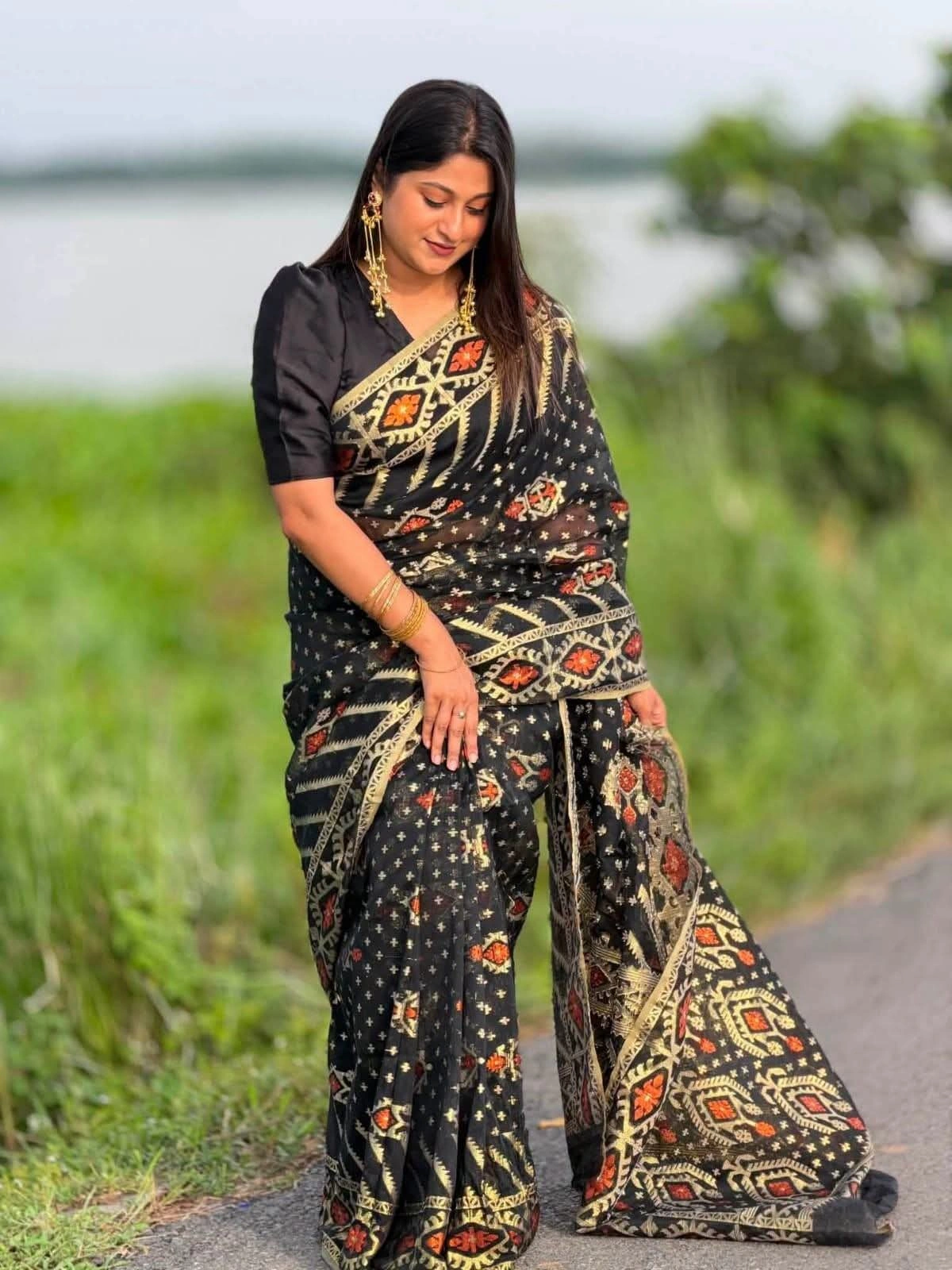 কৃষ্ণকলি জামদানি (ব্লাউজ পিস সহ) শাড়ি(Code-SSS058)