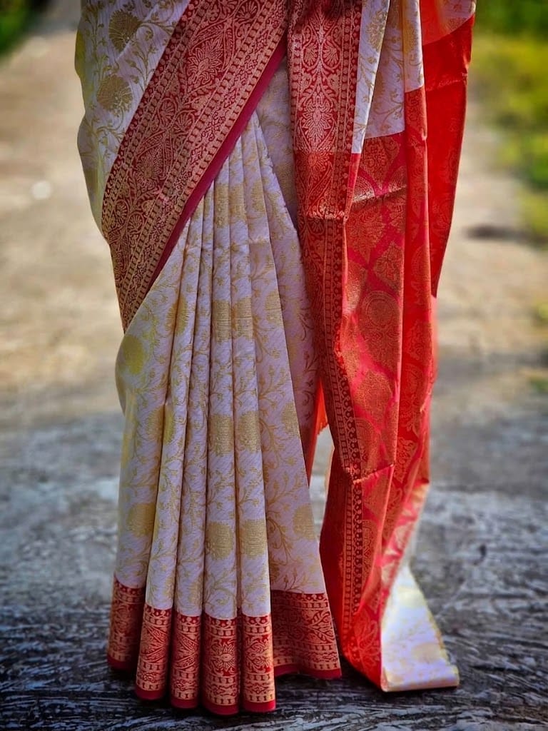 অফ-হোয়াইট সাথে লাল কাঞ্জিভরম শাড়ি (ব্লাউজ পিস সহ)(Code-SSS65) - Image 5