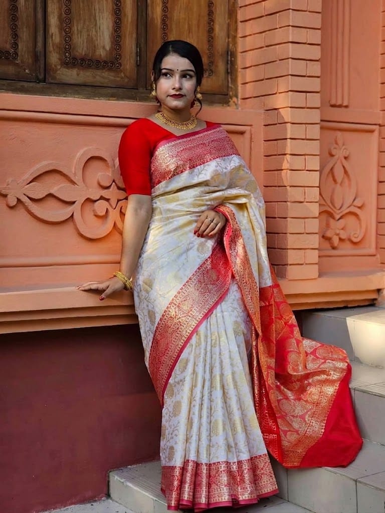 অফ-হোয়াইট সাথে লাল কাঞ্জিভরম শাড়ি (ব্লাউজ পিস সহ)(Code-SSS65) - Image 3