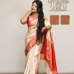 অফ-হোয়াইট এবং রেড কাঞ্জিভরম শাড়ি (ব্লাউজ পিস সহ)(Code-SSS66)