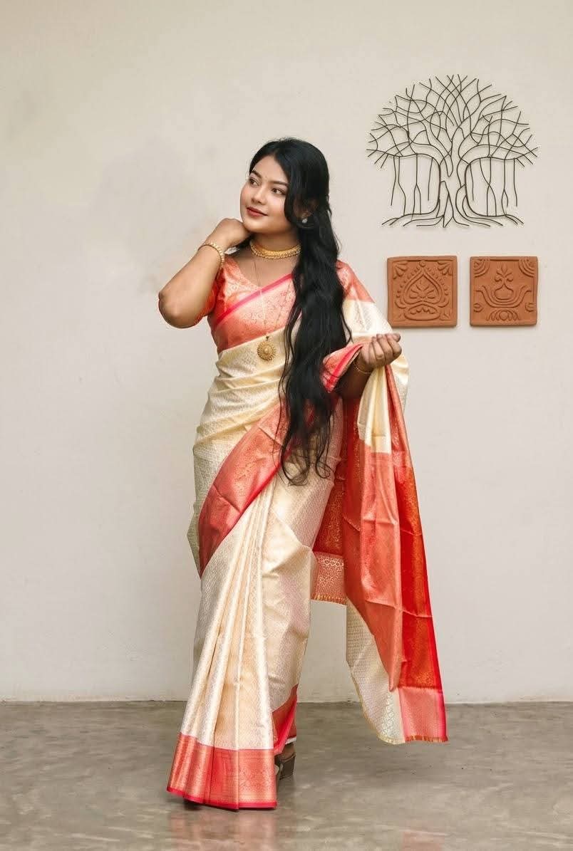 অফ-হোয়াইট এবং রেড কাঞ্জিভরম শাড়ি (ব্লাউজ পিস সহ)(Code-SSS66)